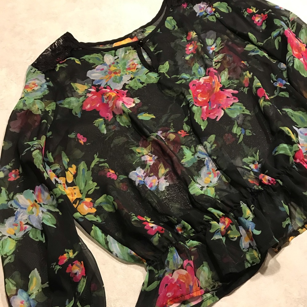 SUMMER CLOSE-OUT: Beautiful sheer floral top